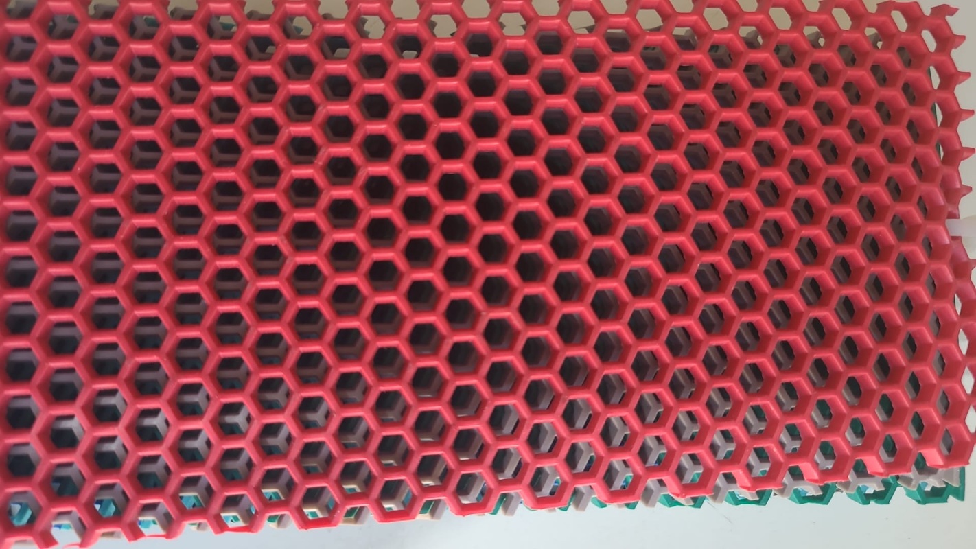 Havuz Kenarı Petek Paspas - Güvenlik ve Estetik Bir Arada